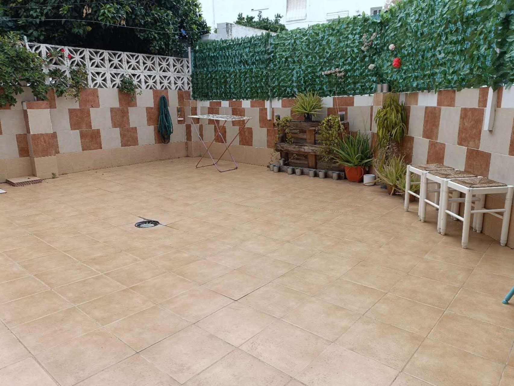 8 Mins Walk To Train Station Low Cost Youth Hostel Sevilla Bagian luar foto